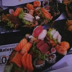 RyuuZushi Restaurante - 3 fish sashimi set with 5 pieces roll