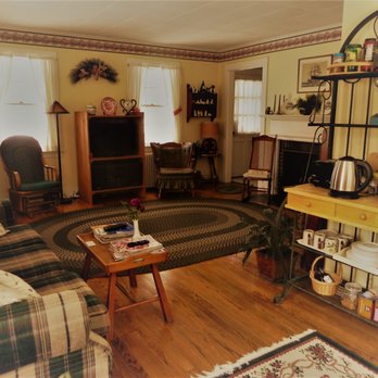 Alicia's of Wolfeboro - Living Area - Bed & Breakfast Near Me - Wolfeboro, New Hampshire Alicia's of Wolfeboro - Living Area - Bed & Breakfast Near Me - Wolfeboro, New Hampshire