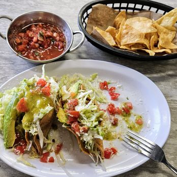 Monarca Mexican Restaurant - Taco Dorado de Res Deshebrada y de Pollo. Totopos y Salsa Crudo de tomates, cebolla, cilantro - Mexican Near Me - Los Angeles, California Monarca Mexican Restaurant - Taco Dorado de Res Deshebrada y de Pollo. Totopos y Salsa Crudo de tomates, cebolla, cilantro - Mexican Near Me - Los Angeles, California