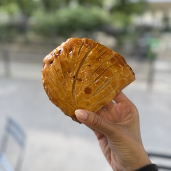 Blé Sucré - Chausson aux Pommes (~€3) - Bakeries Near Me - Paris, 75 Blé Sucré - Chausson aux Pommes (~€3) - Bakeries Near Me - Paris, 75