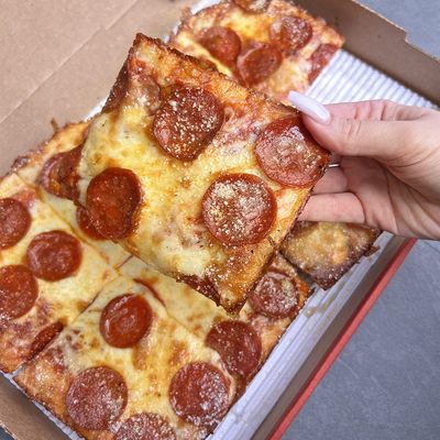 Jet's Pizza by null