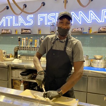 Watershed - Devante the oyster shucker extraordinaire - Seafood Near Me - Baltimore, Maryland