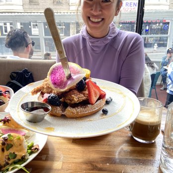 Lapisara Eatery - Chicken and Waffle - Breakfast & Brunch Near Me - San Francisco, California