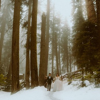 Emilee Setting Photo - Winter elopement - Event Photography Near Me - Bend, Oregon