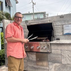 Silver Surf Gulf Beach Resort - Grilling space.