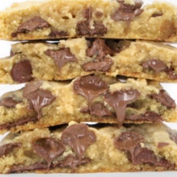 Crumbl - Longmont - Bakeries Near Me - Longmont, Colorado