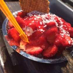 Eiscafe Mancuso - Ital.Eiscafe Mancuso: Erdbeerspaghettieis