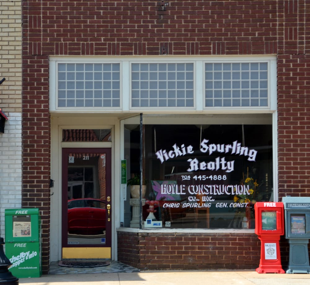 SPURLING VICKIE REALTY Updated August 2024 211 E Main St