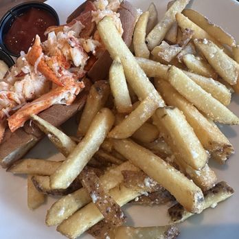Stonebridge Restaurant - 4oz Lobster Roll - Seafood Near Me - Milford, Connecticut Stonebridge Restaurant - 4oz Lobster Roll - Seafood Near Me - Milford, Connecticut
