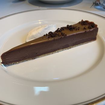 Le Coucou - Chocolate tarte - French Near Me - New York, New York Le Coucou - Chocolate tarte - French Near Me - New York, New York
