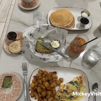 Calla's Restaurant - American Near Me - Anaheim, California