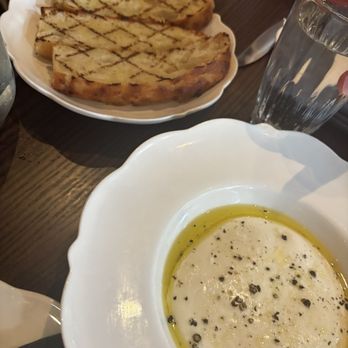 Carmelo's Restaurant - Really good focaccia, and mozzarella - Italian Near Me - Covington, Kentucky