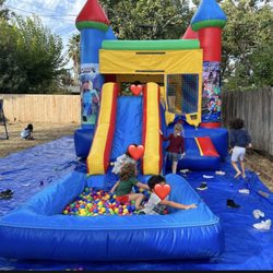 EL Tio Jumper - Bounce house with slide (we used our own balls for the ball pit)