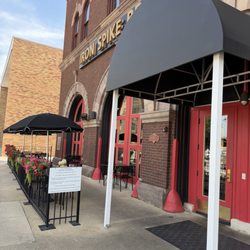 Iron Spike Brewing Company - Outside seating