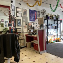 Eddie & Mark's Barbershop - Front desk