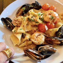 PAPPARDELLE CON GAMBERI E COZZE PAPPARDELLE CON GAMBERI E COZZE
