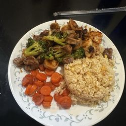 Yoshi Japanese Restaurant - Steak and Shrimp Combo. Broccoli, Mushrooms and carrots