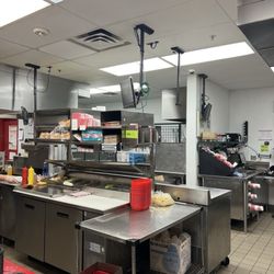 Freddy's Frozen Custard & Steakburgers - Open kitchen