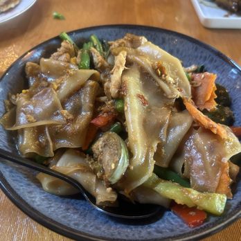 YUI - Pad See Ew - Chicken - Thai Near Me - Portland, Oregon YUI - Pad See Ew - Chicken - Thai Near Me - Portland, Oregon