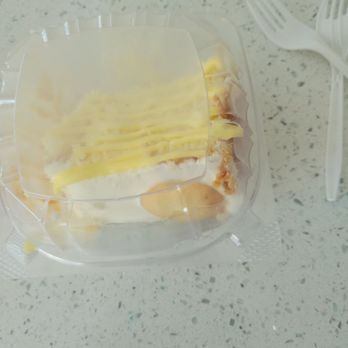 AmazCakes - Banana Cheesecake Cake - Cupcakes Near Me - Chicago, Illinois