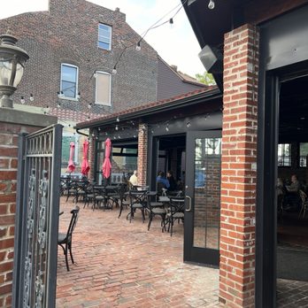 Favazzas on the Hill - Cute little outdoor space! - Italian Near Me - St. Louis, Missouri Favazzas on the Hill - Cute little outdoor space! - Italian Near Me - St. Louis, Missouri