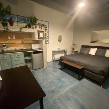 Hotel Royal - My Room - Hotels Near Me - Long Beach, California