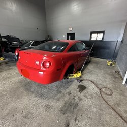 AzteK Tire Shop - Car getting fixed