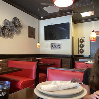 Leoni's Pizzeria - Dining room - Pizza Near Me - Naples, Florida Leoni's Pizzeria - Dining room - Pizza Near Me - Naples, Florida