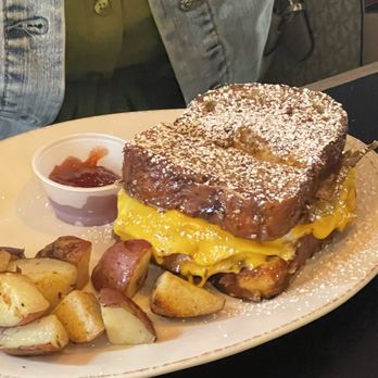 Market 22 - Monte Cristo - Pizza Near Me - Maple City, Michigan