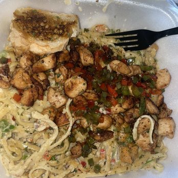 Peewees Crabcakes - Blackened Chicken & Linguine Alfredo Pasta - Seafood Near Me - Garland, Texas Peewees Crabcakes - Blackened Chicken & Linguine Alfredo Pasta - Seafood Near Me - Garland, Texas