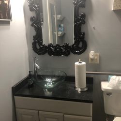 Mel's Hair Salon - Cute and immaculate restroom!