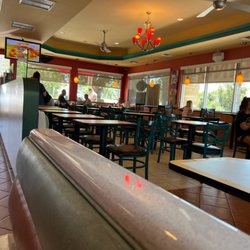 Jimmy Dean's Charbroiled Burgers - Dining area