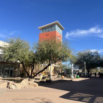 Phoenix Premium Outlets - Outlet Stores Near Me - Chandler, Arizona