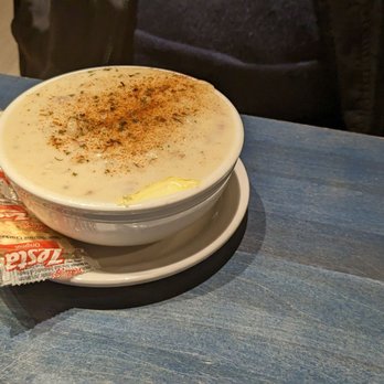 Mo's Seafood & Chowder - Looky the spice and butter! - Seafood Near Me - Seaside, Oregon