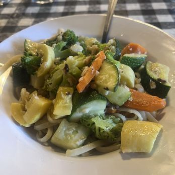 Vincitorios - Vegan piatto- Linguine primavera basically. This is a half portion since we split and there are a lot of noodles under those vegetables. - Italian Near Me - Tempe, Arizona Vincitorios - Vegan piatto- Linguine primavera basically. This is a half portion since we split and there are a lot of noodles under those vegetables. - Italian Near Me - Tempe, Arizona