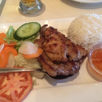 Ben Thanh Viet-Thai Restaurant - Lemongrass chicken and pork chop rice dish (213) - Vietnamese Near Me - Burlington, Ontario Ben Thanh Viet-Thai Restaurant - Lemongrass chicken and pork chop rice dish (213) - Vietnamese Near Me - Burlington, Ontario