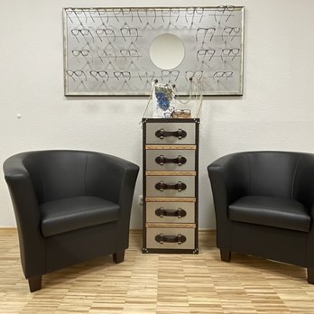 Kontaktlinseninstitut Grohmann - Wertebereich im Anpassraum - Eyewear & Opticians Near Me - Leipzig, SN