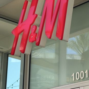 H&M - Front - Women's Clothing Near Me - Tempe, Arizona
