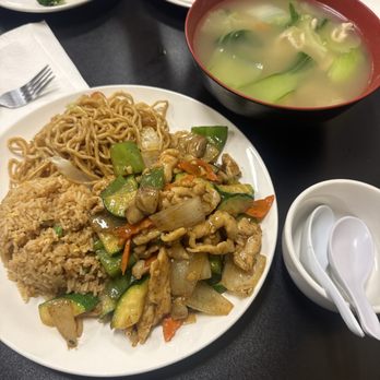 Good Eats Chinese Food - Black pepper chicken and sizzling rice soup - Chinese Near Me - Fresno, California