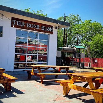 The Rose Bush - Casual setting with ample seating - Food Trucks Near Me - San Antonio, Texas The Rose Bush - Casual setting with ample seating - Food Trucks Near Me - San Antonio, Texas