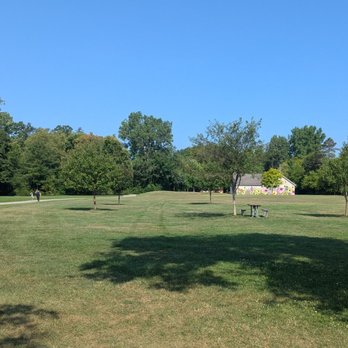 Rochester Park - Winding paths and open spaces - Parks Near Me - Rochester, Michigan Rochester Park - Winding paths and open spaces - Parks Near Me - Rochester, Michigan