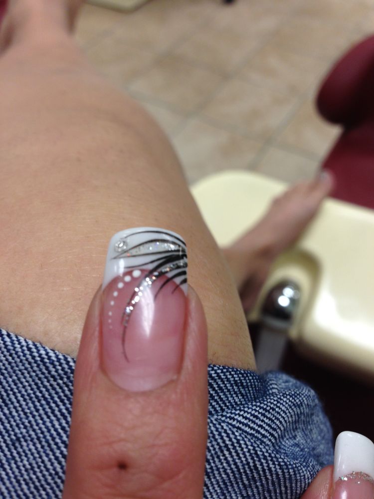 Davi Nails Logo