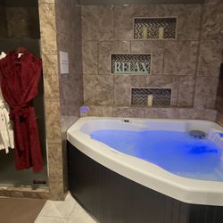 Cypress Pregnancy Massage - Hot tub