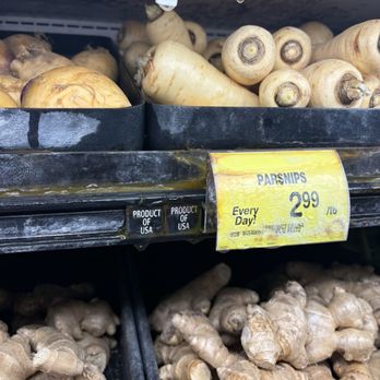 Safeway - Dirty produce shelf's - Grocery Near Me - Graham, Washington
