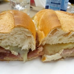 Bob Bar - Speck, formaggio e radicchio./ Porchetta, bovis e formaggio