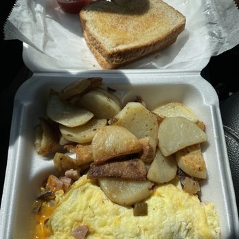 CC's Place - Western omelette plate (ham, cheese, tomatoes, onions and bell pepper), with home fries and toast. Everything was great. - Breakfast & Brunch Near Me - Columbus, Georgia