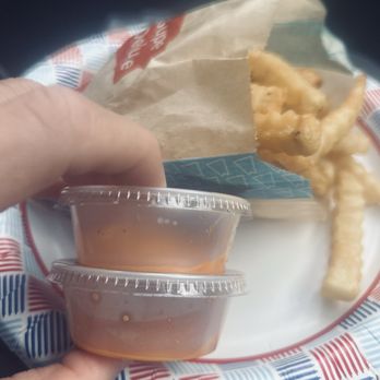 Super Deluxe - Can you fill the sauce we pay for up? Or charge a dollar and fill it up if it's about the money. About the sauce for me! Yummy - Burgers Near Me - Bend, Oregon