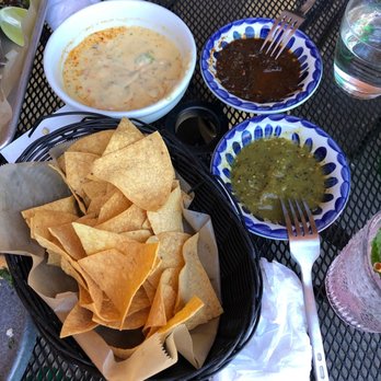 COMO - Hips and queso, salsa! - Mexican Near Me - Truckee, California