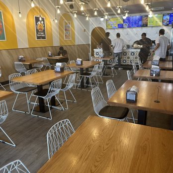 Eggholic - indoor seating - Indian Near Me - Chantilly, Virginia