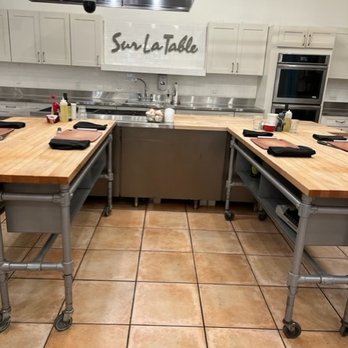 Sur La Table - Kitchen Supplies Near Me - Naperville, Illinois